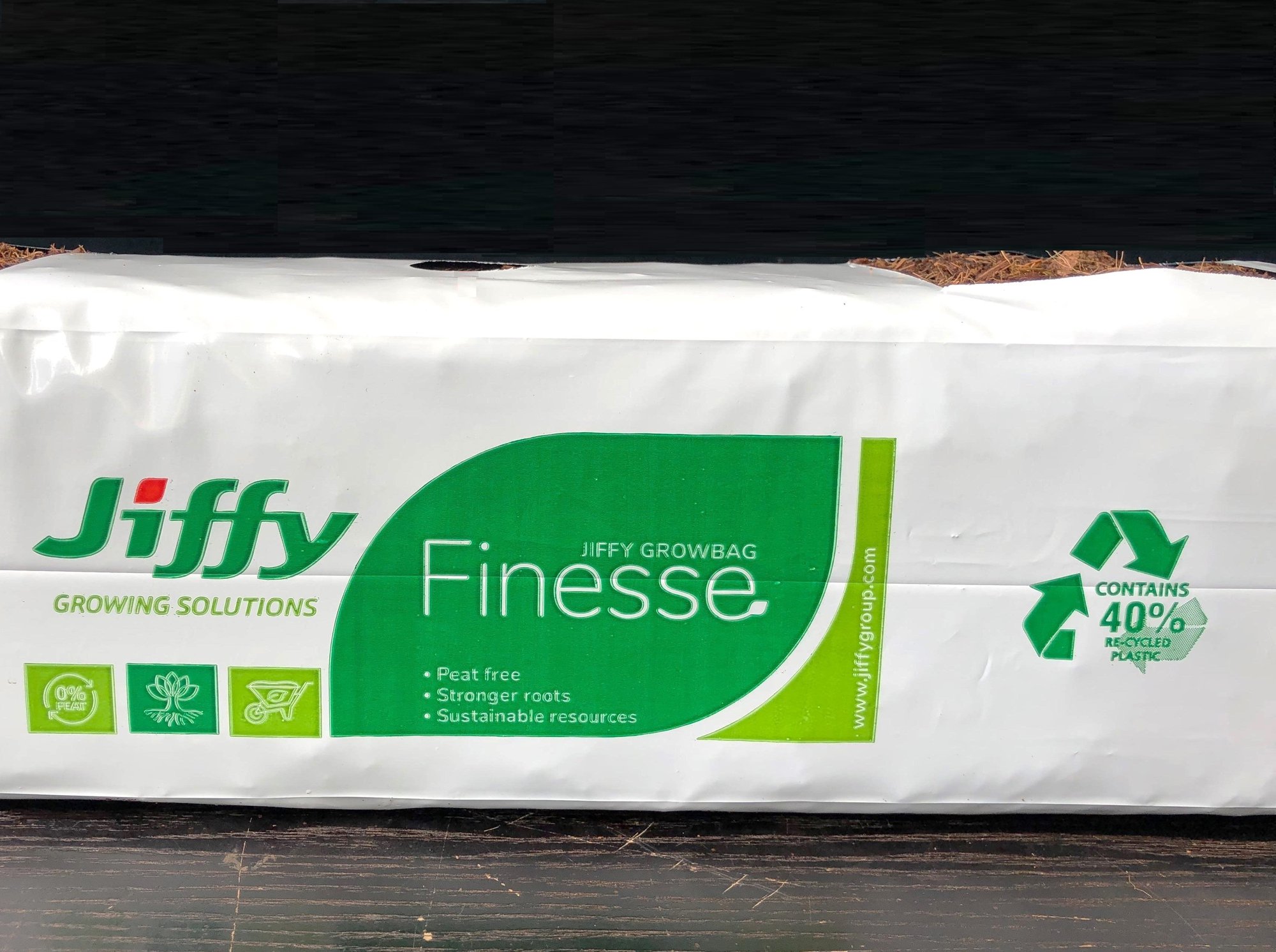Jiffy Growbags ahora hechos con un 40% de plástico reciclado: Innovación sostenible la horticultura cover